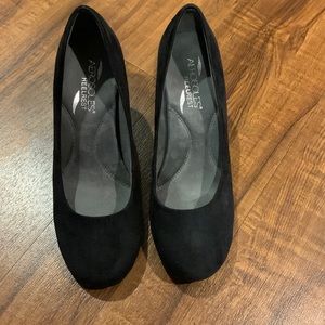 Aerosols, black, size 6 1/2.